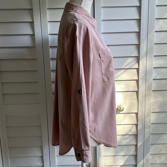 Universal Thread Button Up - Picture 3 of 7